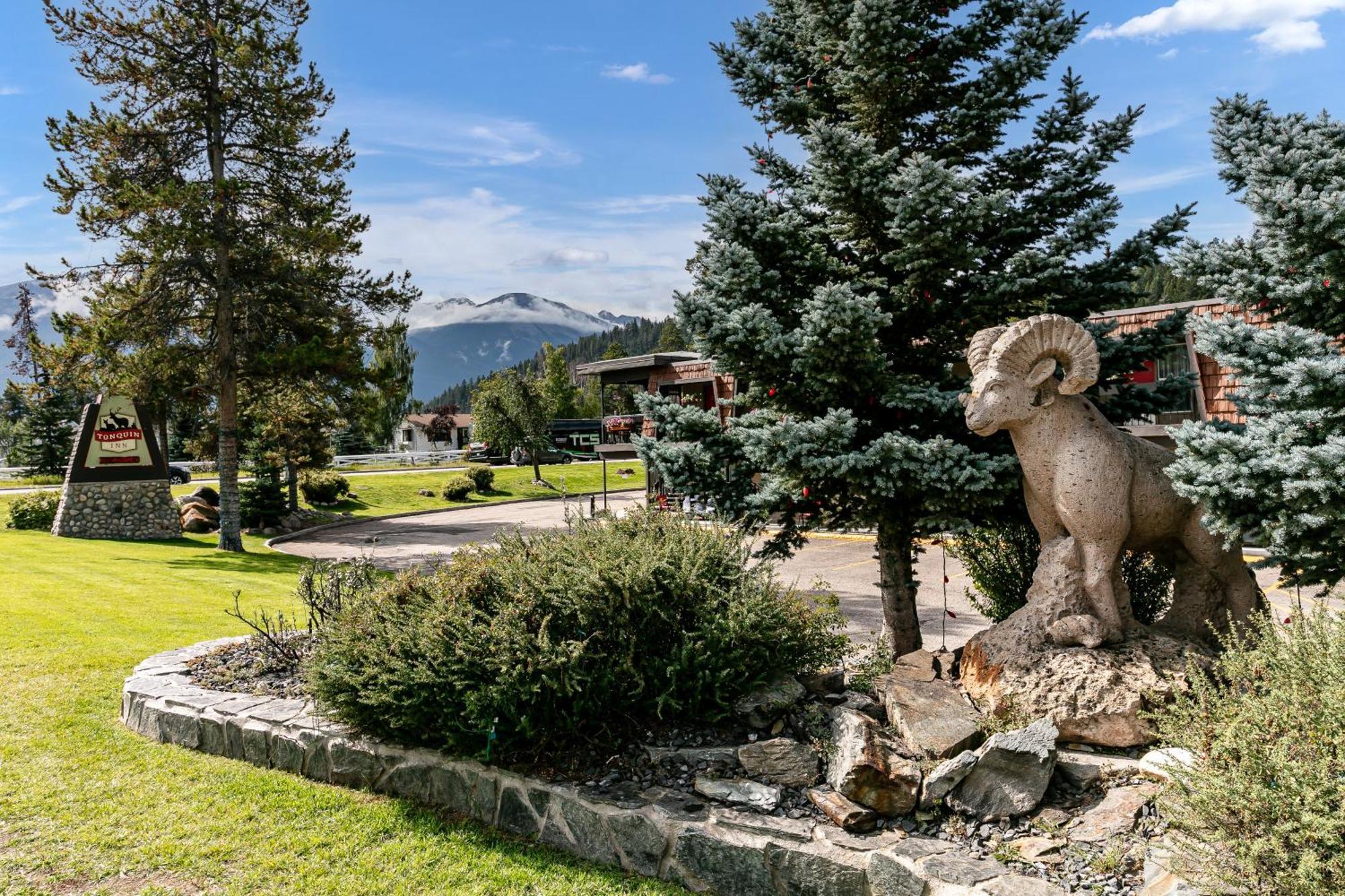 Tonquin Inn Jasper Exterior foto